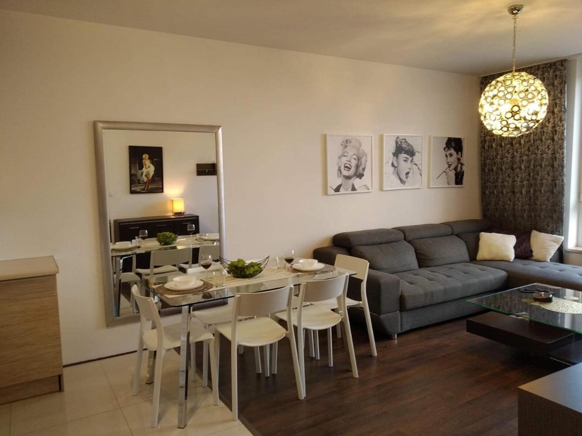 Sunny Penthouse With Roof Gardens Overlooking The Warsaw Palace Of Culture Pruszkow Luaran gambar